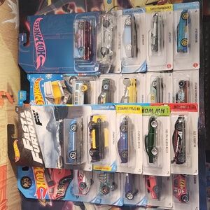 20 hot wheels random (Picture For Reference)